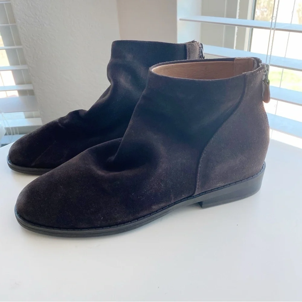 GENTLE SOULS Emma Brown Suede Zip Up Bootie NEW